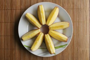 Apple slices for simple school lunches